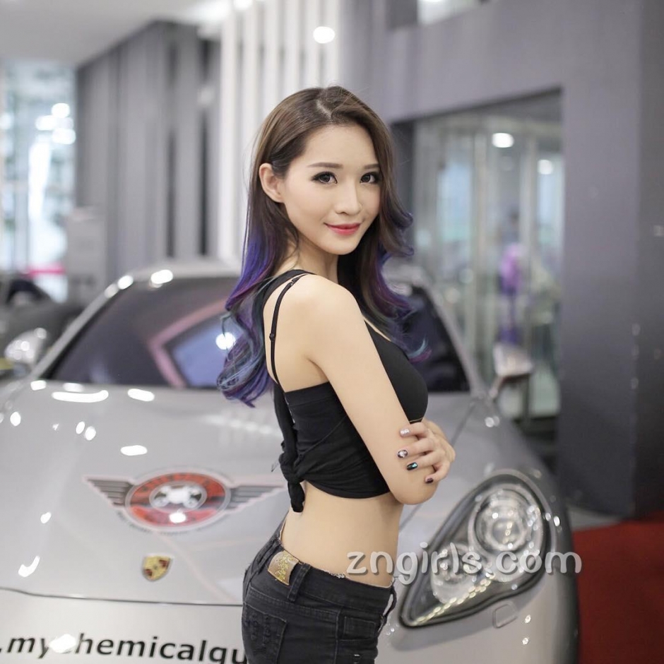 美女正妹谢丽霜自拍美照酥胸诱人