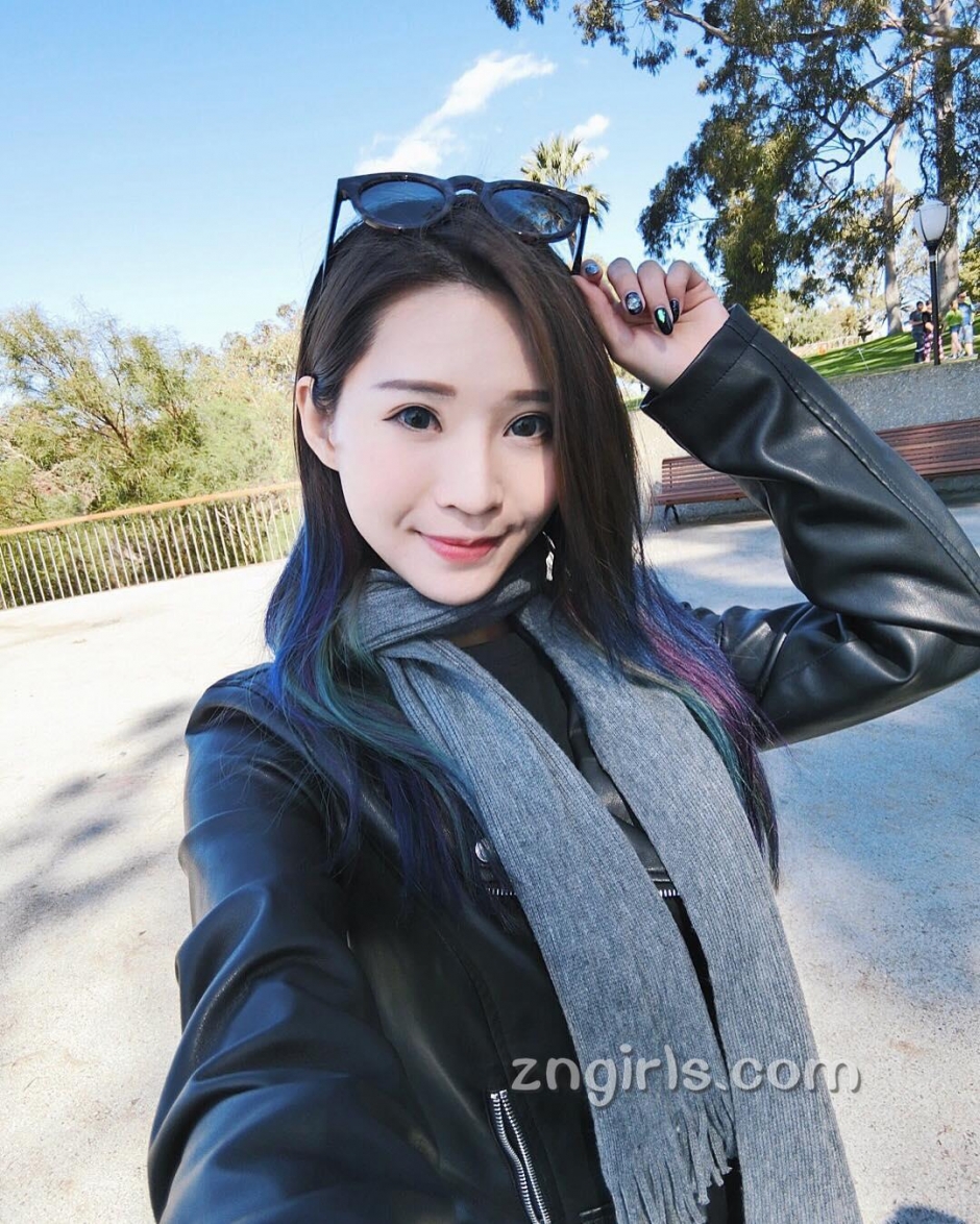 美女正妹谢丽霜自拍美照酥胸诱人