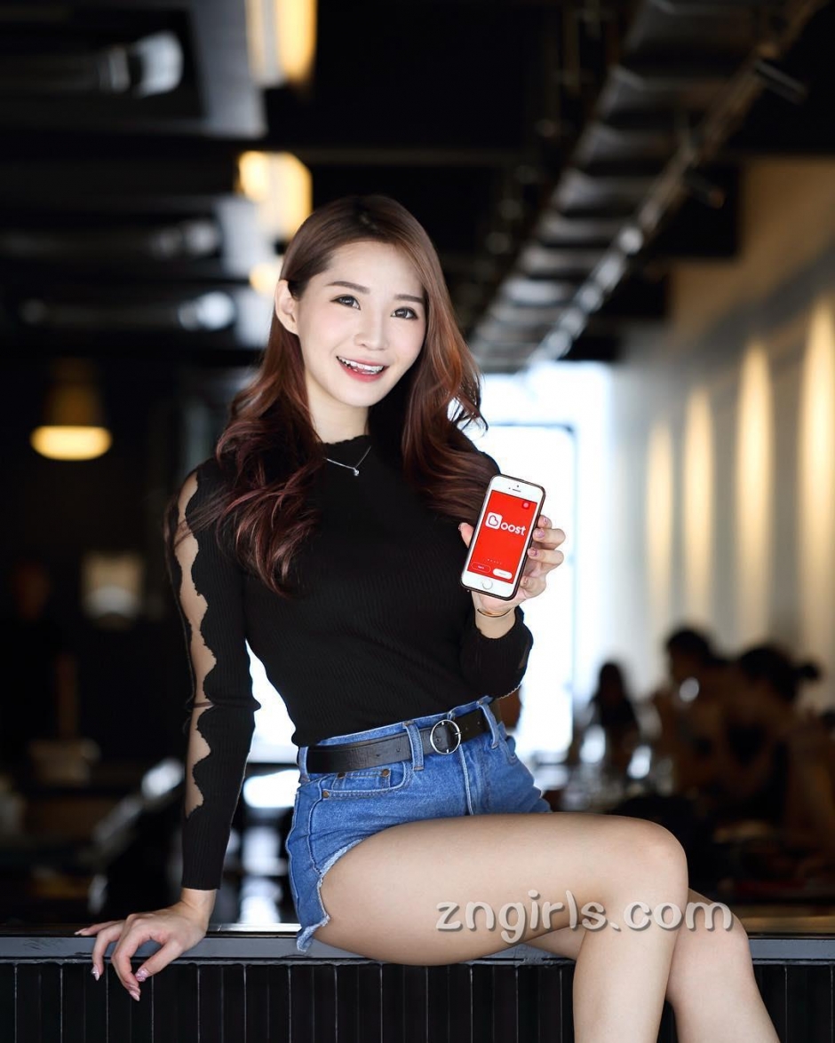 美女正妹谢丽霜自拍美照酥胸诱人