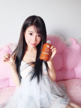 美女主播艾萌萌微博私房照美腿迷人