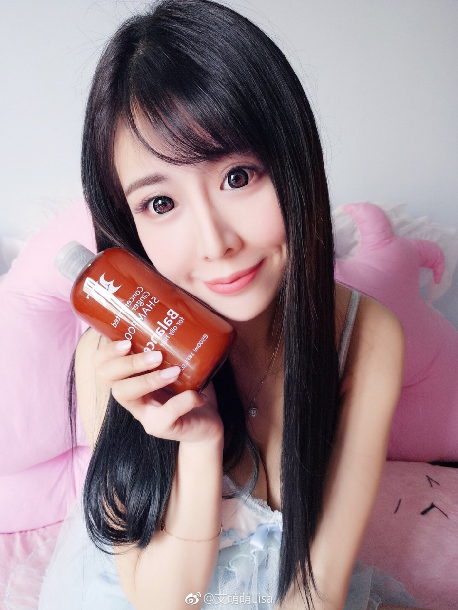 美女主播艾萌萌微博私房照美腿迷人