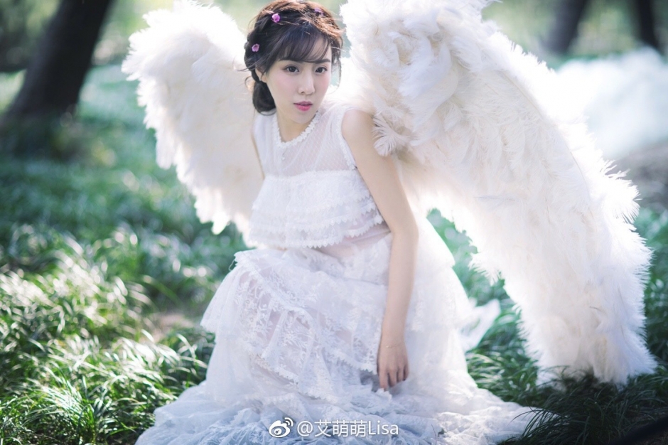 美女主播艾萌萌微博私房照美腿迷人