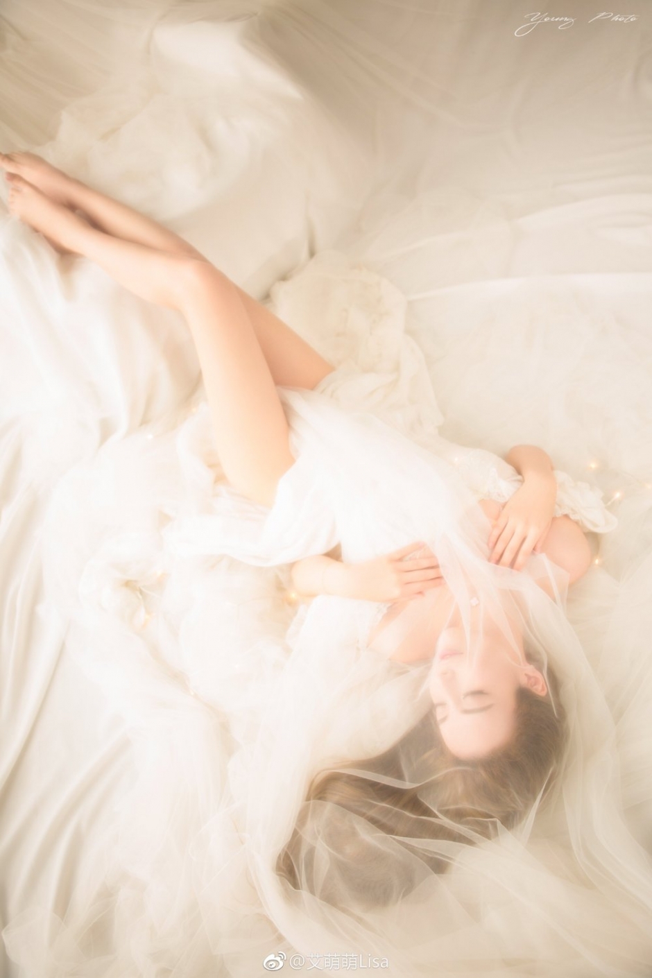 美女主播艾萌萌微博私房照美腿迷人