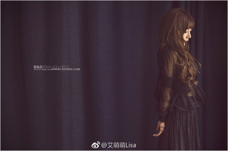 美女主播艾萌萌微博私房照美腿迷人