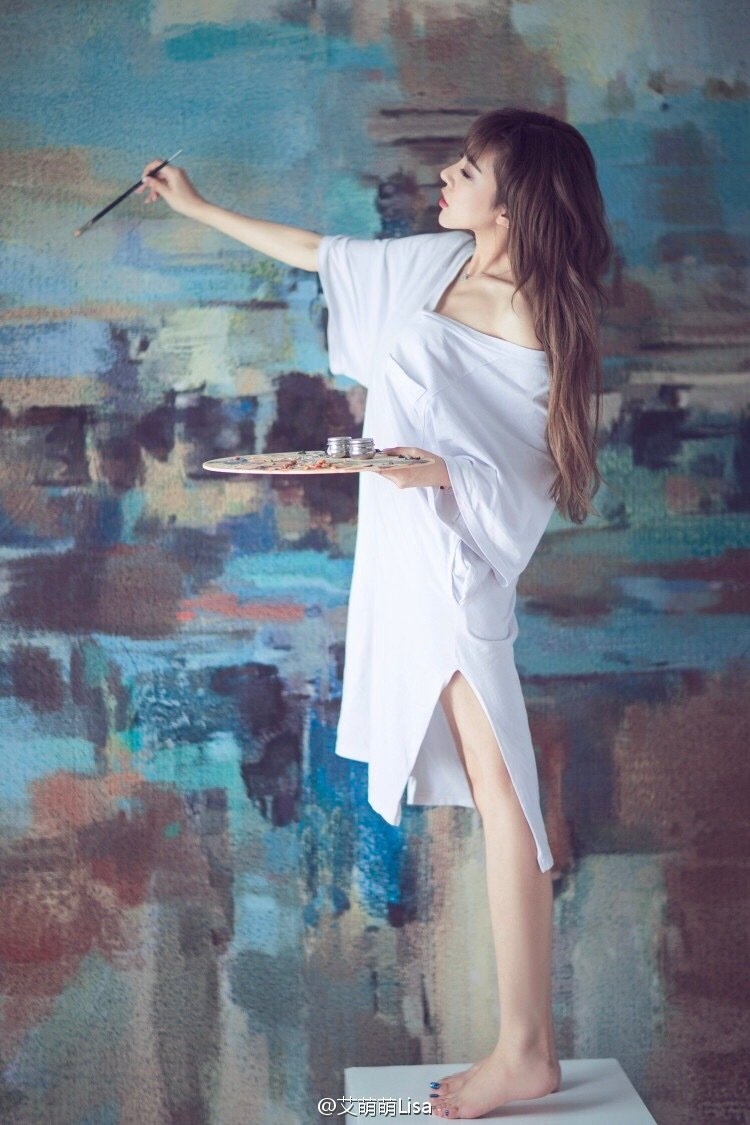 美女主播艾萌萌微博私房照美腿迷人