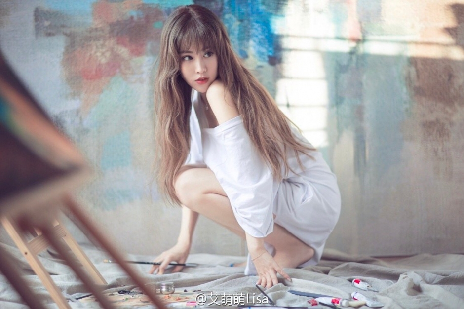 美女主播艾萌萌微博私房照美腿迷人