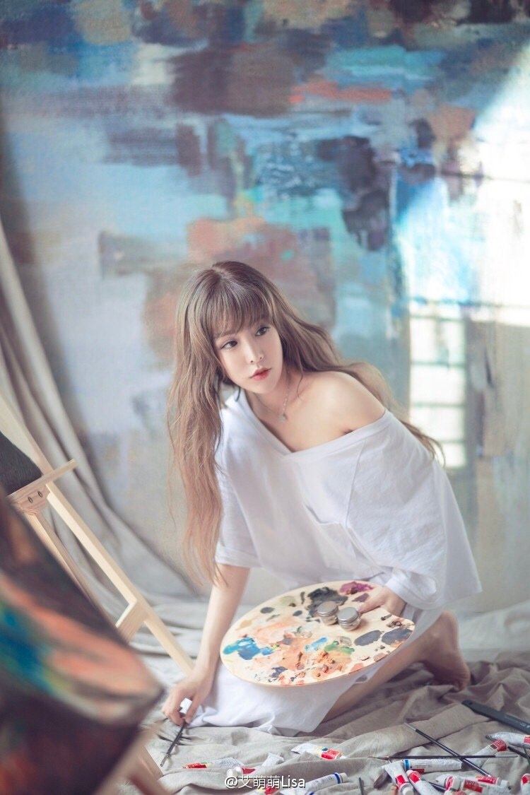 美女主播艾萌萌微博私房照美腿迷人