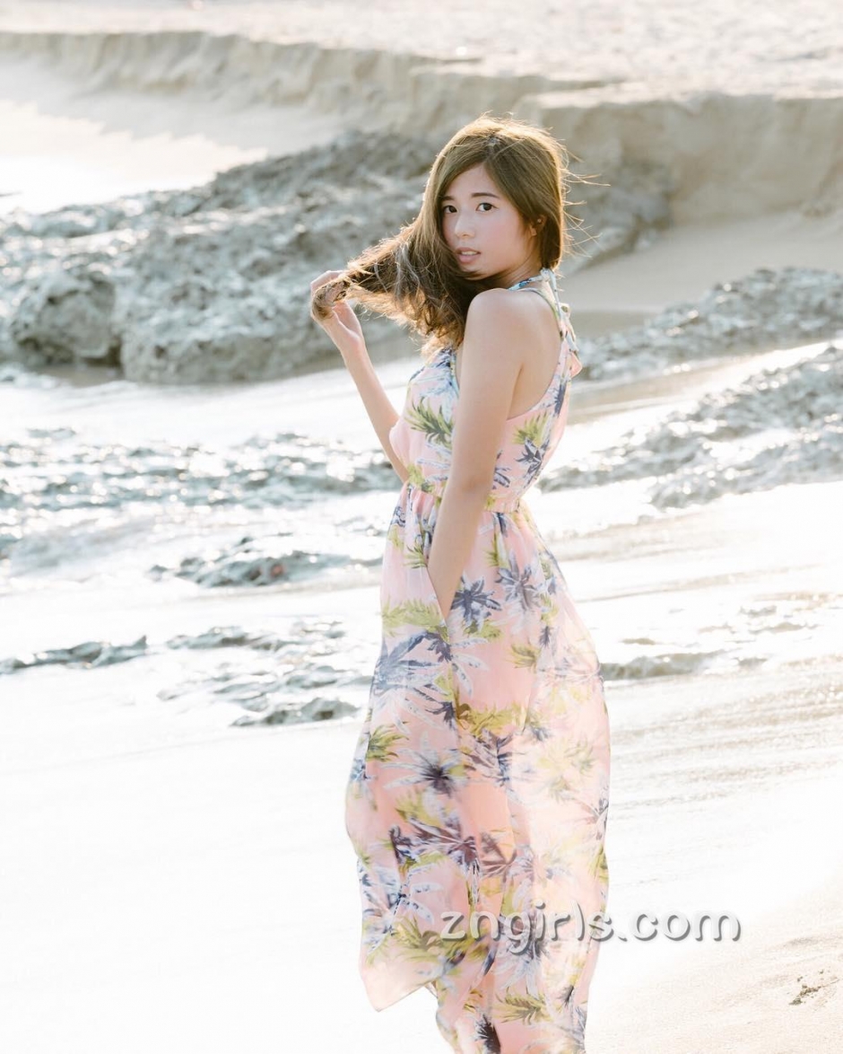 台湾美女校花方唯真生活美照清纯迷人