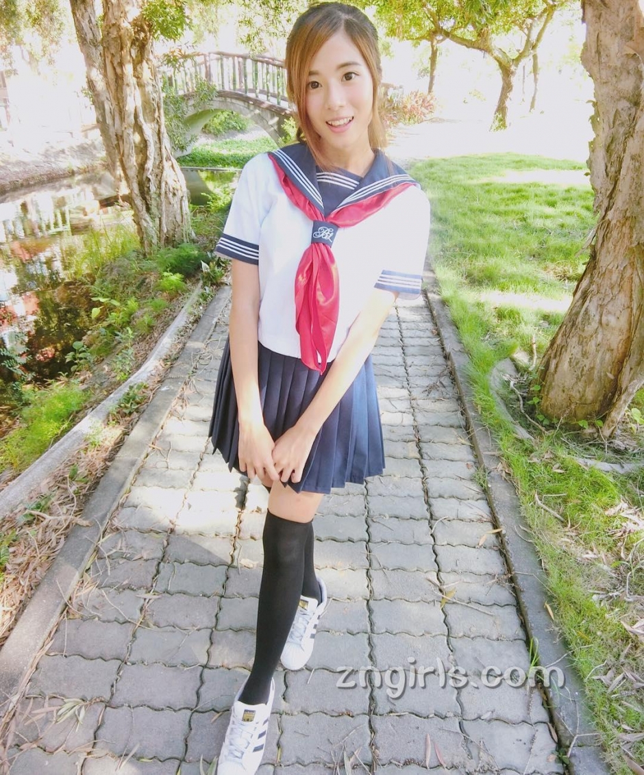 台湾美女校花方唯真生活美照清纯迷人