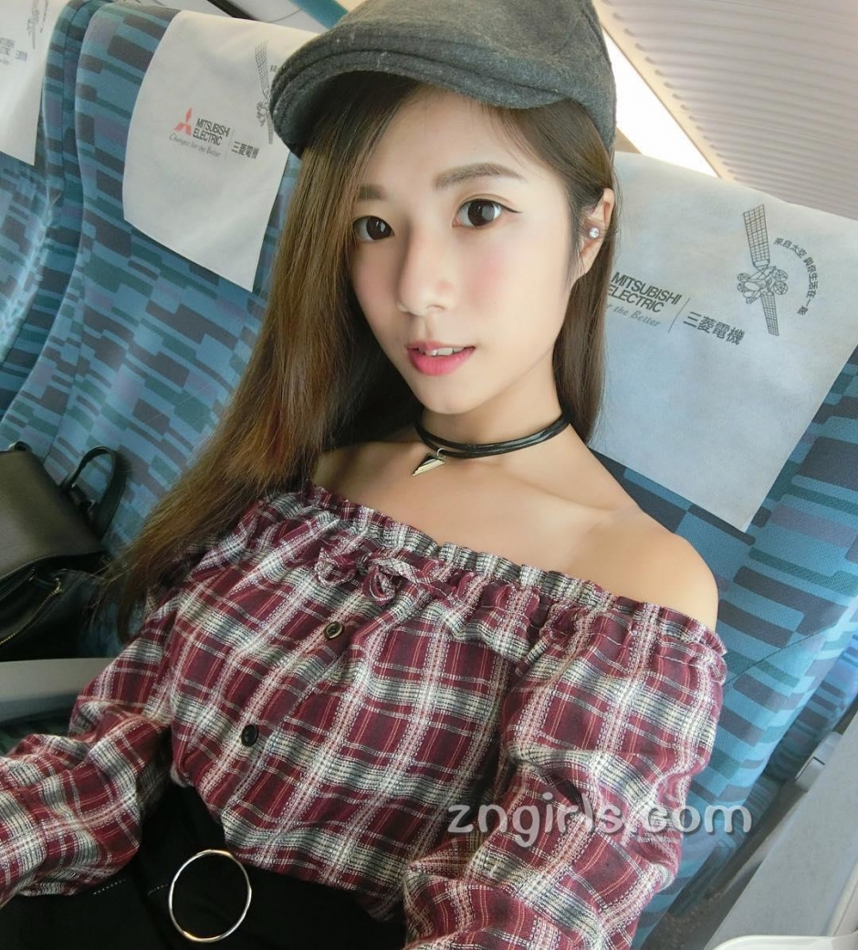 台湾美女校花方唯真生活美照清纯迷人