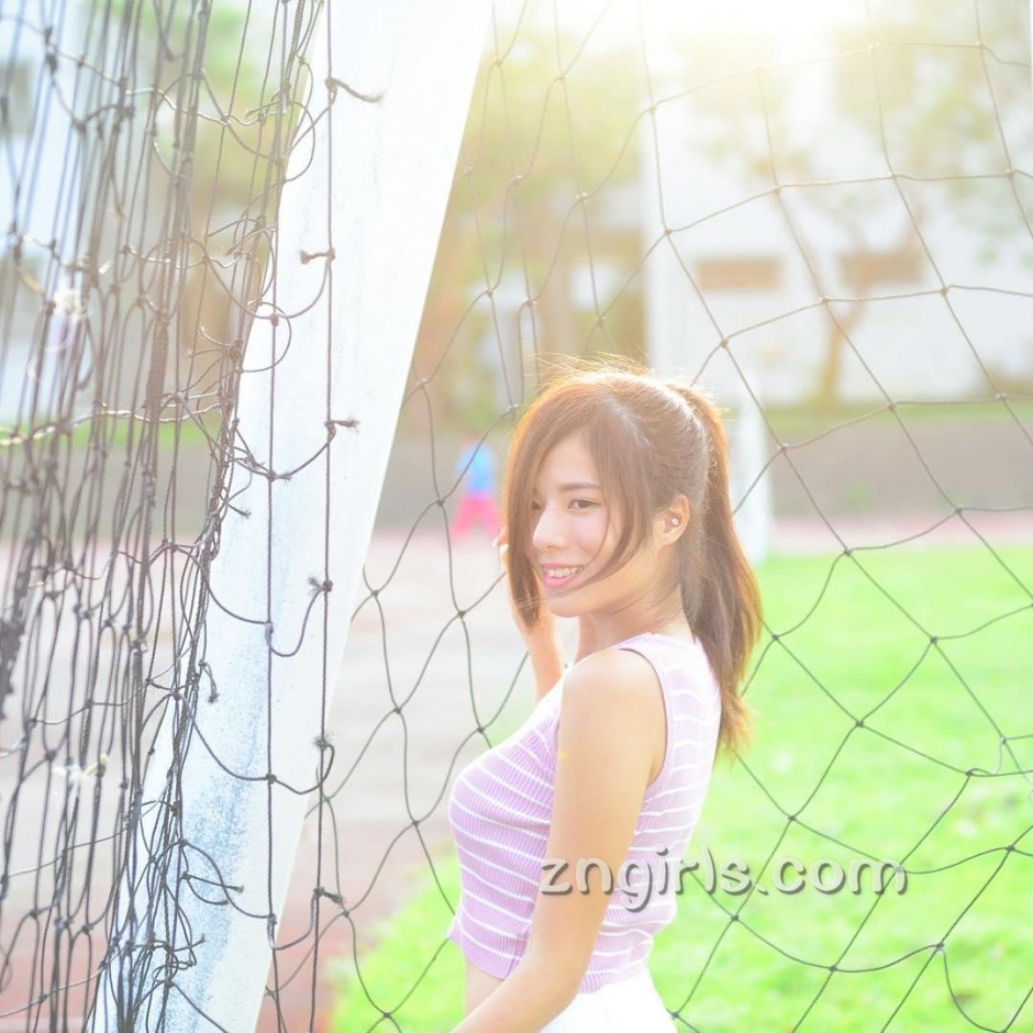 台湾美女校花方唯真生活美照清纯迷人