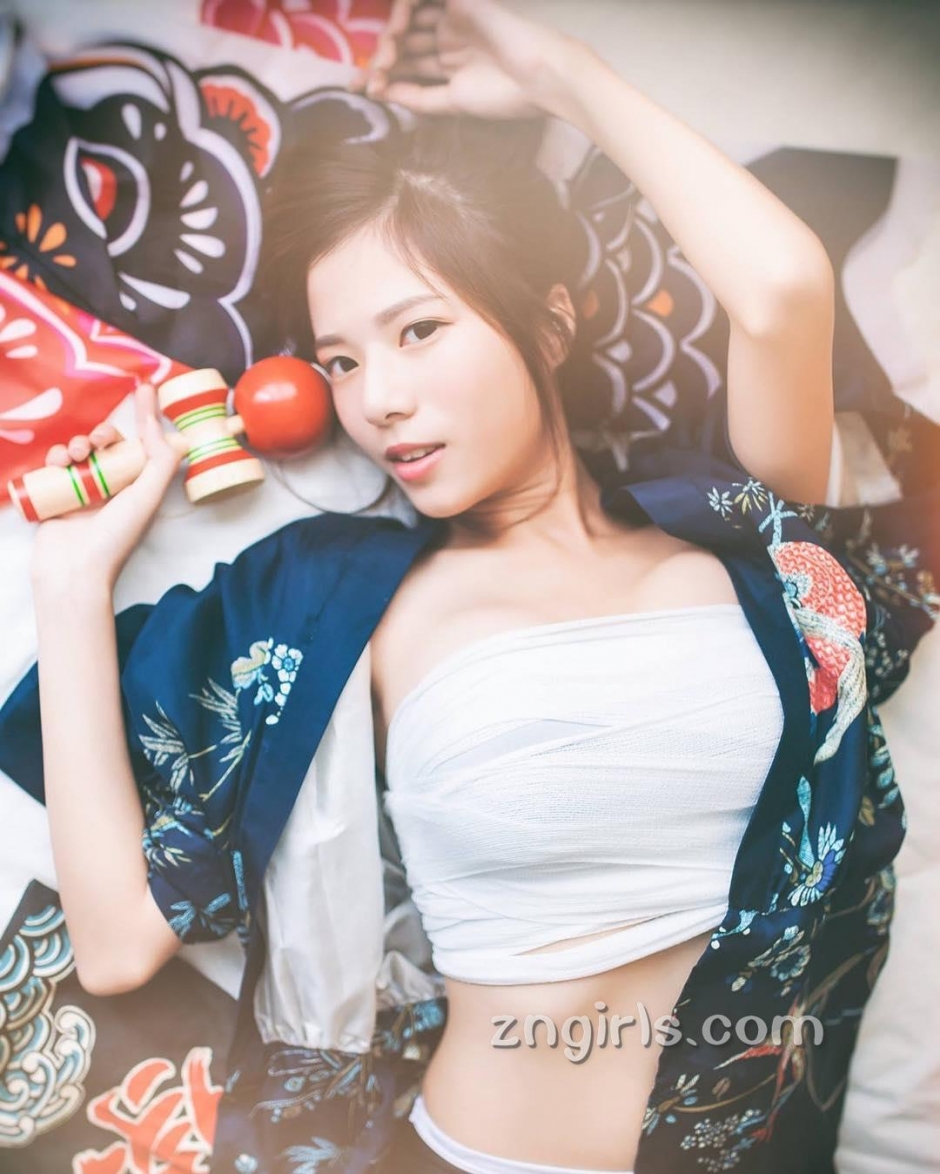 台湾美女校花方唯真生活美照清纯迷人