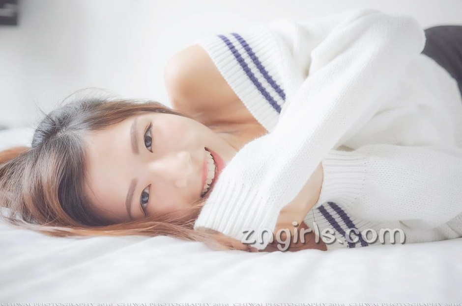 台湾美女校花方唯真生活美照清纯迷人