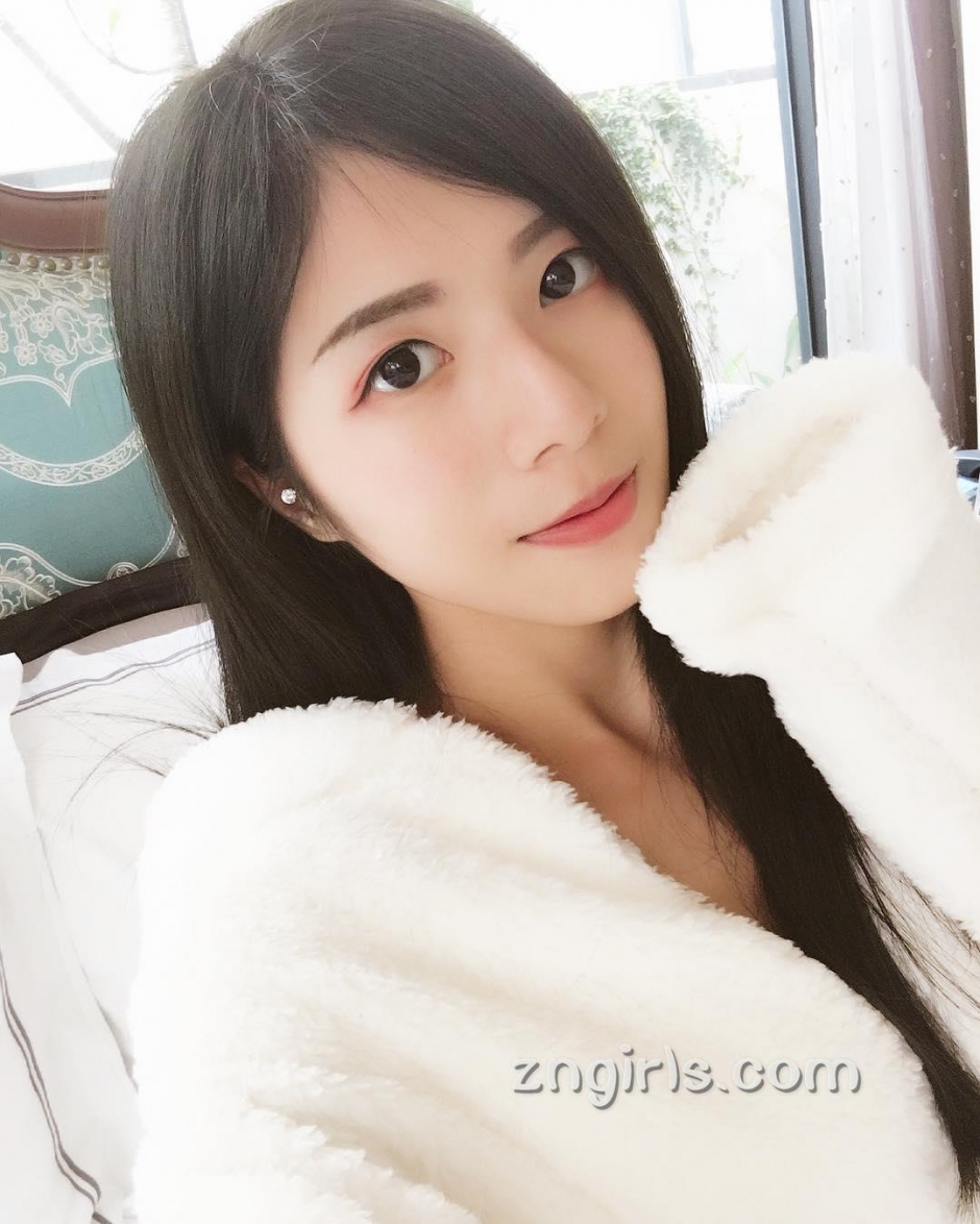 台湾美女校花方唯真生活美照清纯迷人