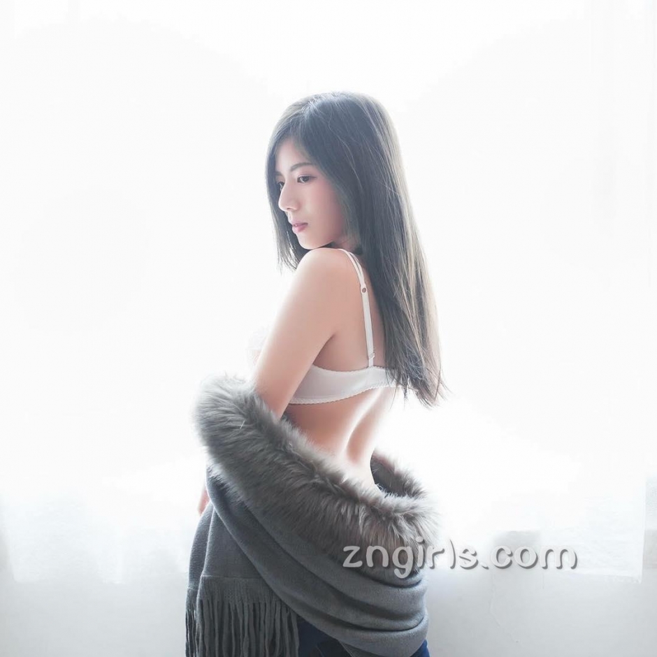 台湾美女校花方唯真生活美照清纯迷人