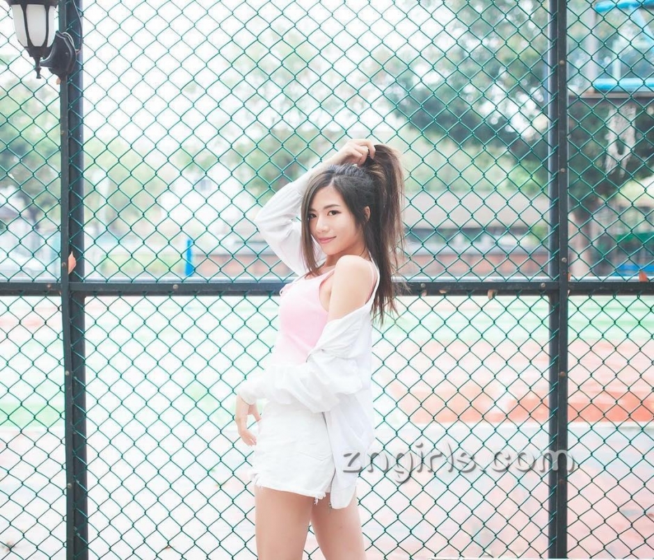 台湾美女校花方唯真生活美照清纯迷人