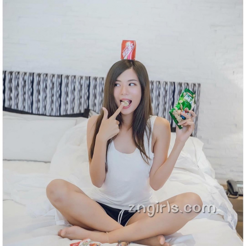 台湾美女校花方唯真生活美照清纯迷人