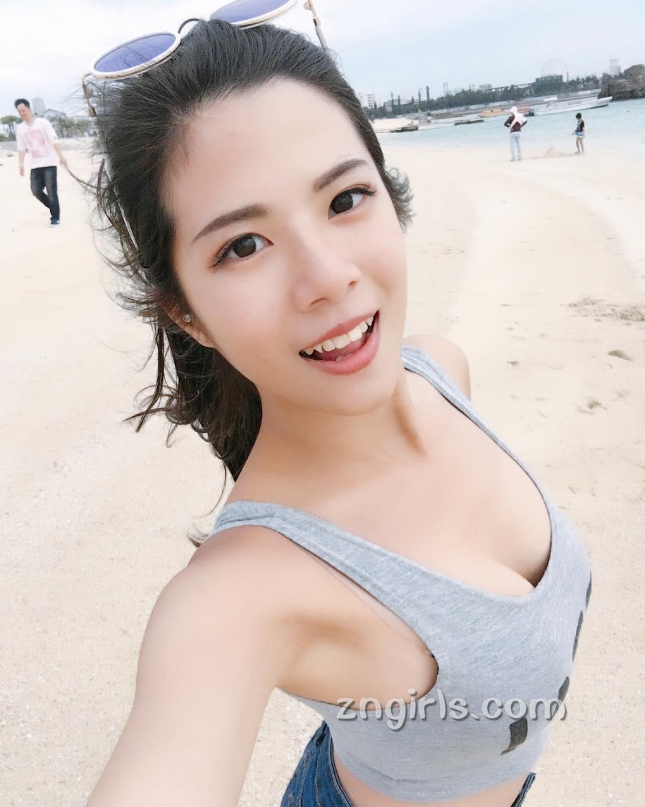 台湾美女校花方唯真生活美照清纯迷人