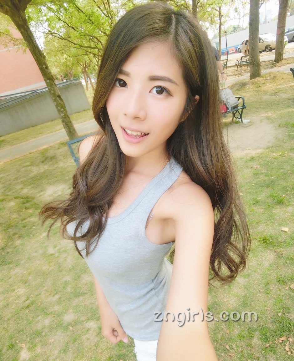 台湾美女校花方唯真生活美照清纯迷人