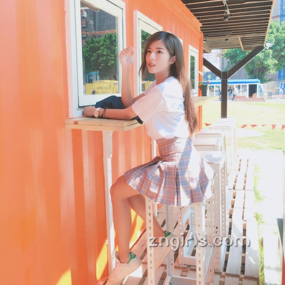 台湾美女校花方唯真生活美照清纯迷人