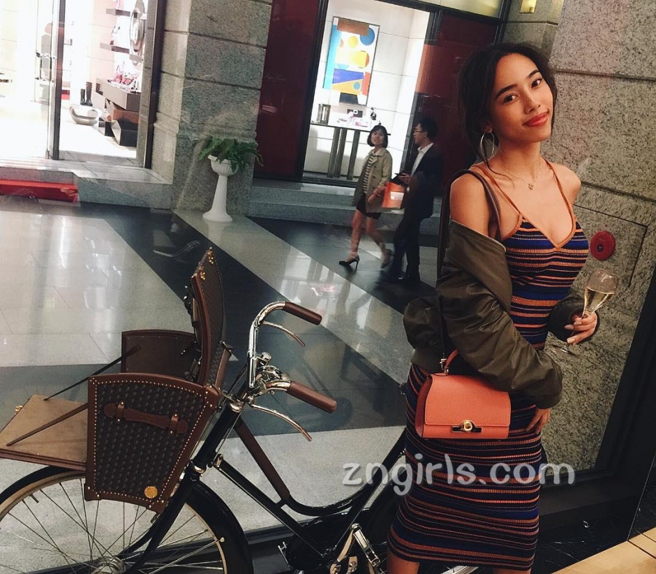 混血美女蜜多丽比基尼私房照性感迷人