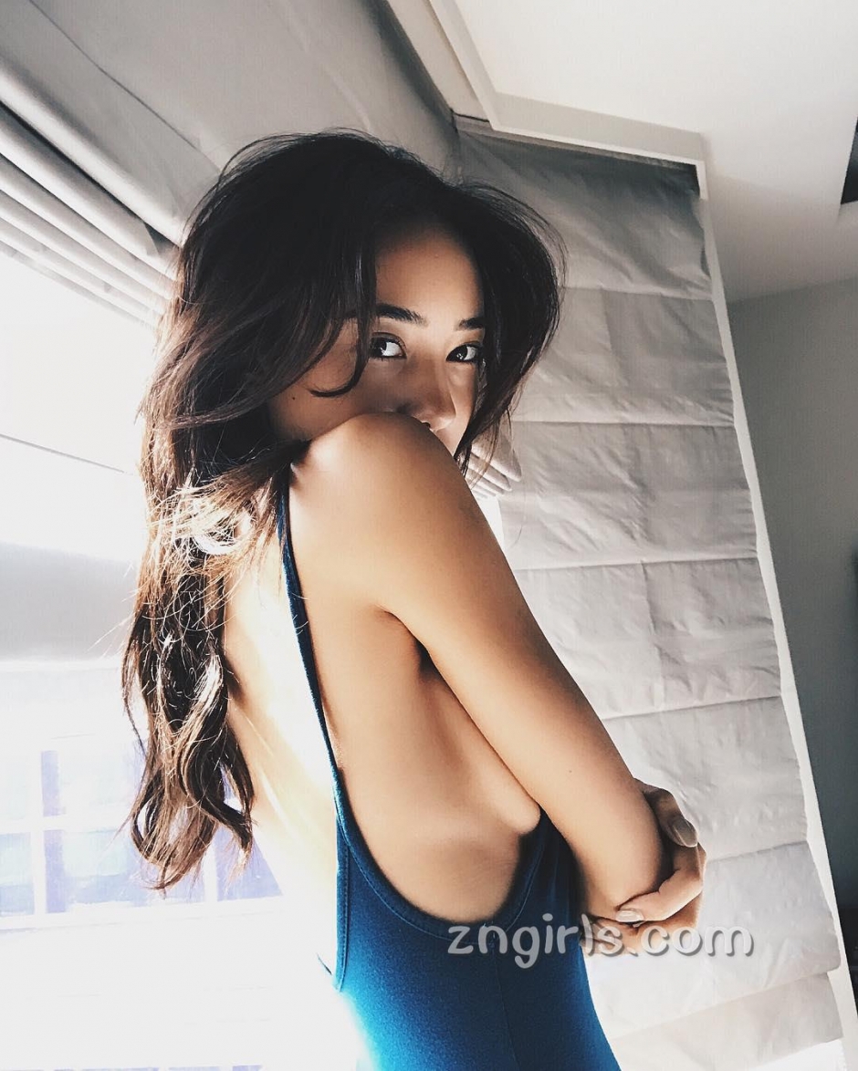 混血美女蜜多丽比基尼私房照性感迷人