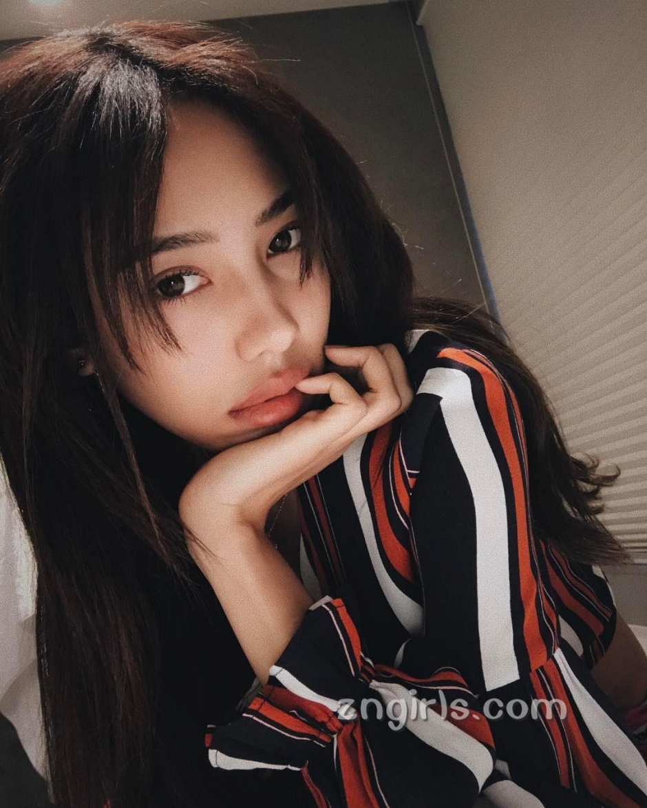 混血美女蜜多丽比基尼私房照性感迷人