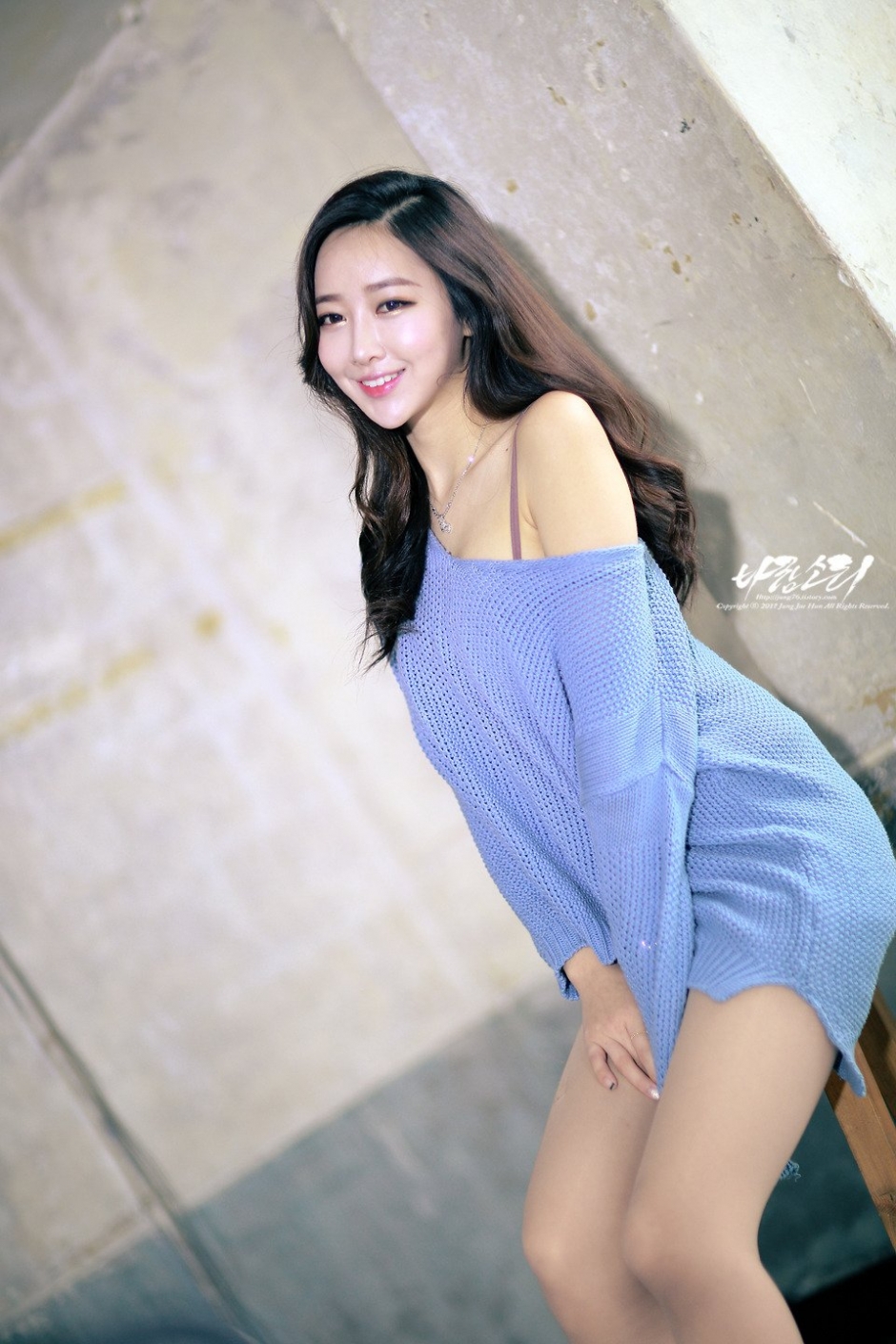 韩国美女车模申海莉车展写真笑容迷人