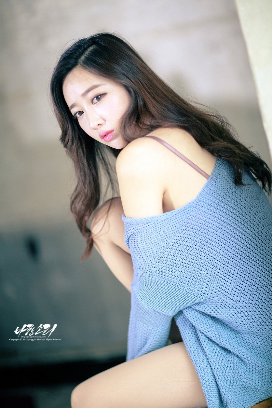 韩国美女车模申海莉车展写真笑容迷人