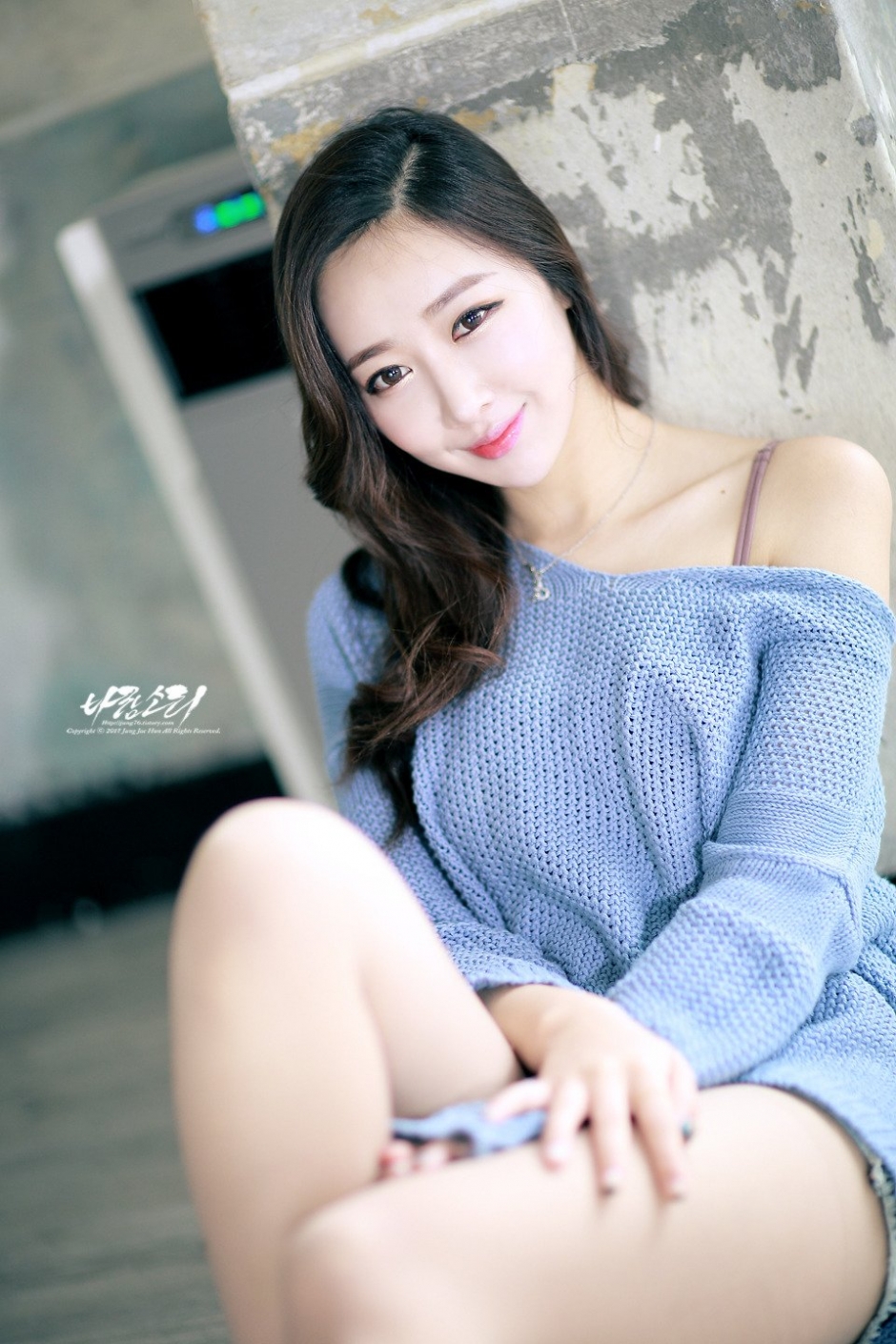 韩国美女车模申海莉车展写真笑容迷人