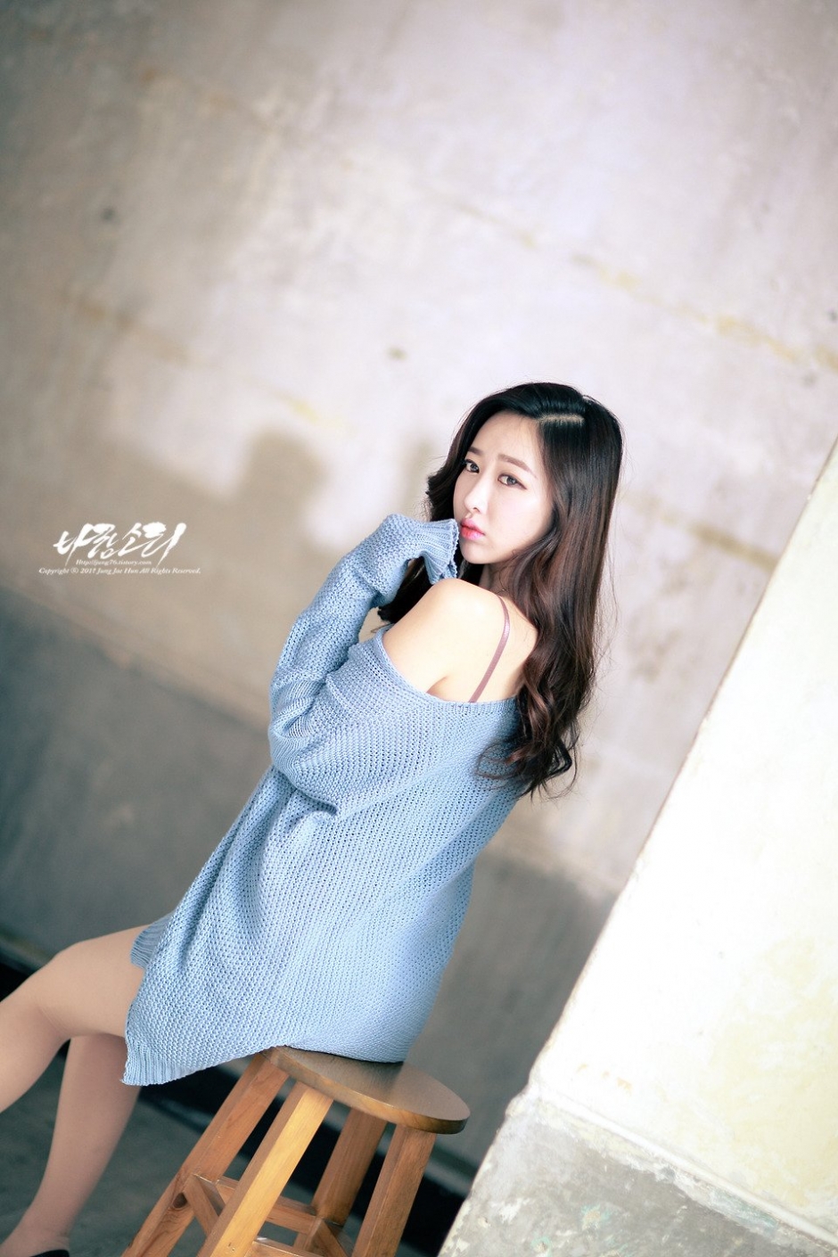 韩国美女车模申海莉车展写真笑容迷人