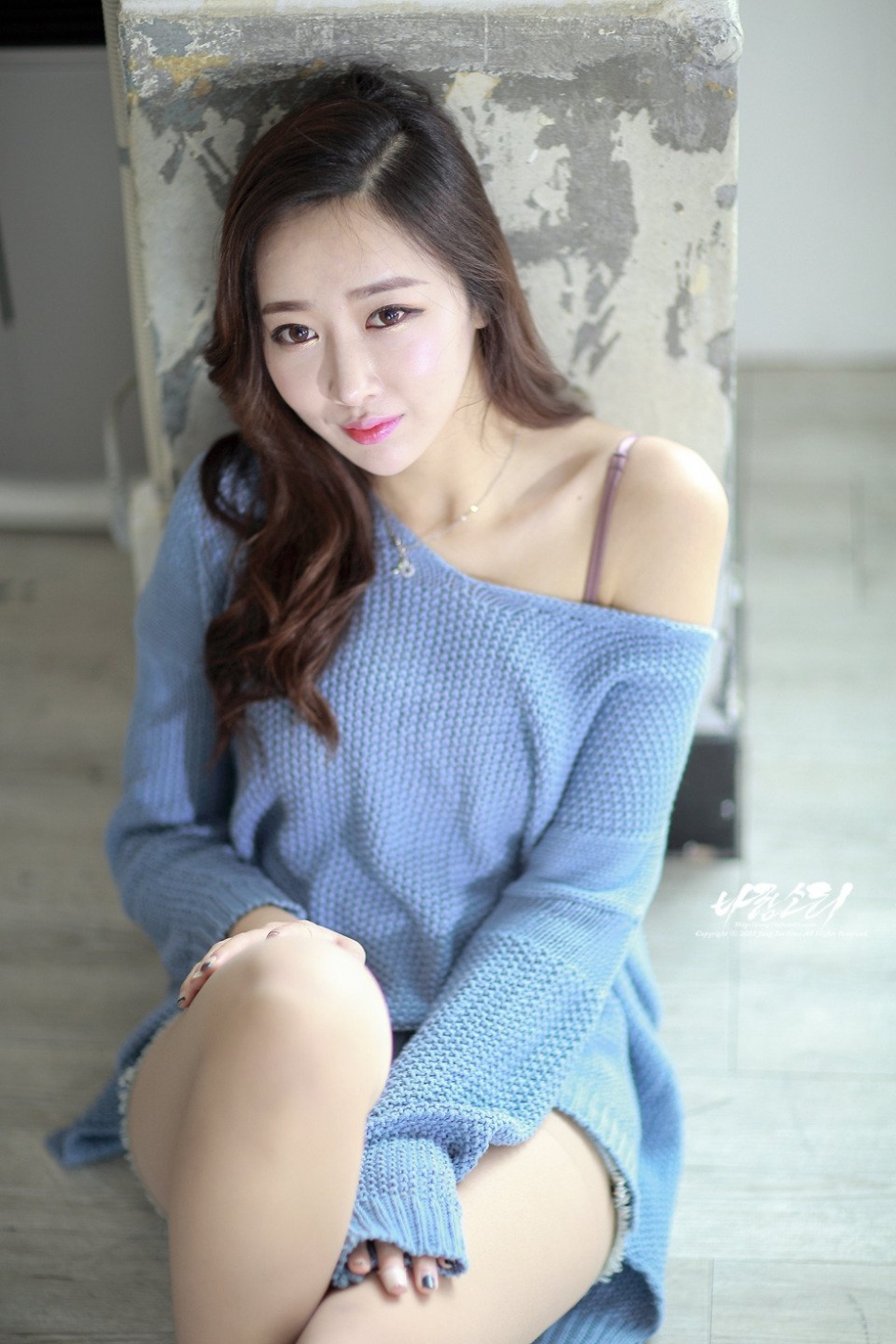 韩国美女车模申海莉车展写真笑容迷人