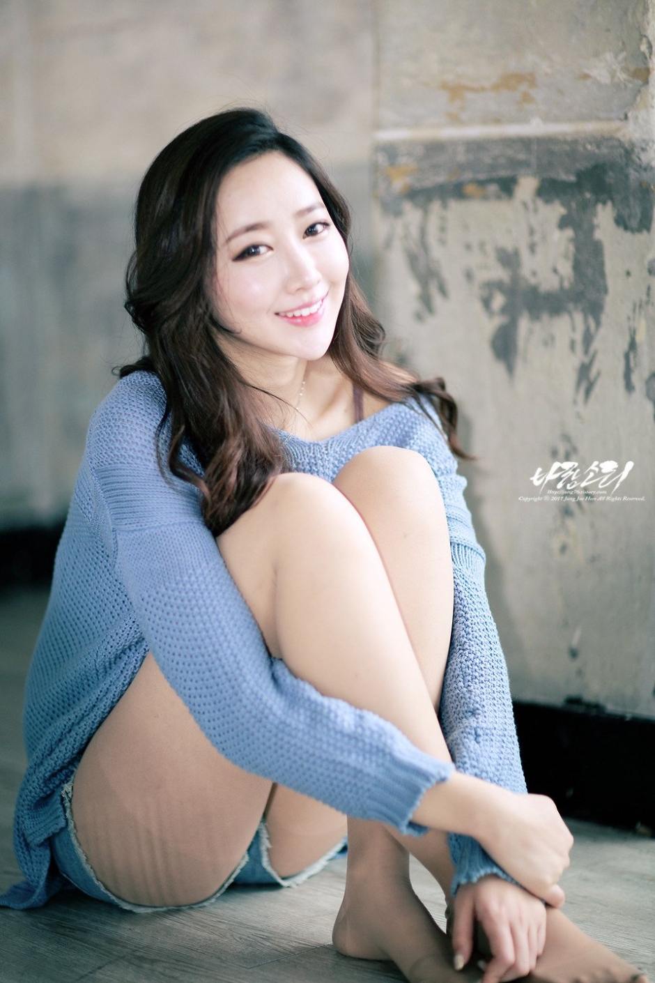 韩国美女车模申海莉车展写真笑容迷人