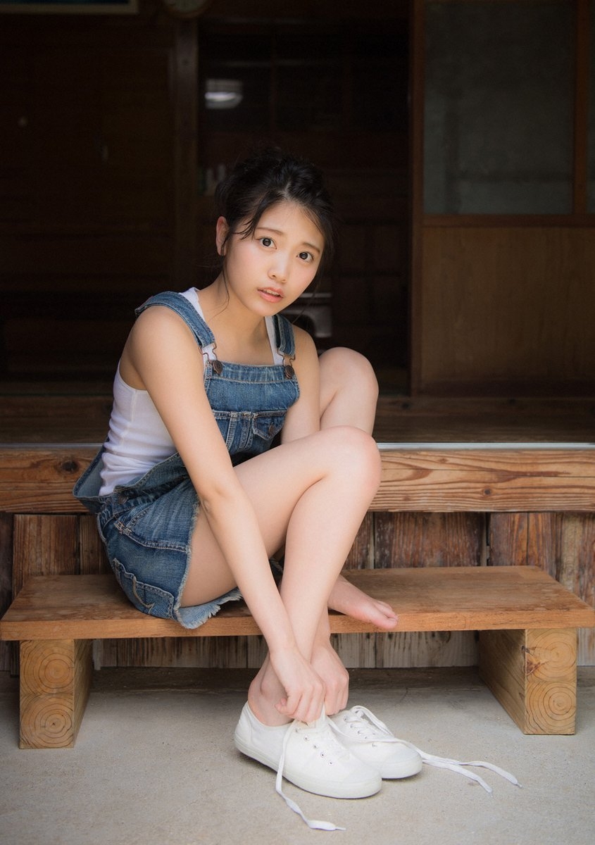 日本美女松下玲绪菜比基尼写真