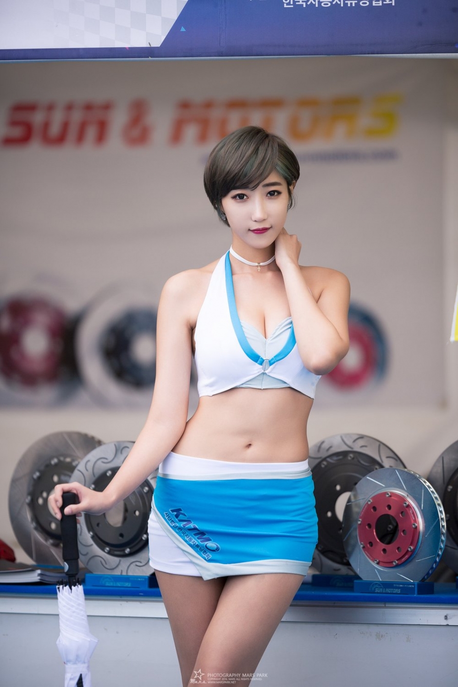 韩国美女柳智雅制服短裙写真长腿迷人