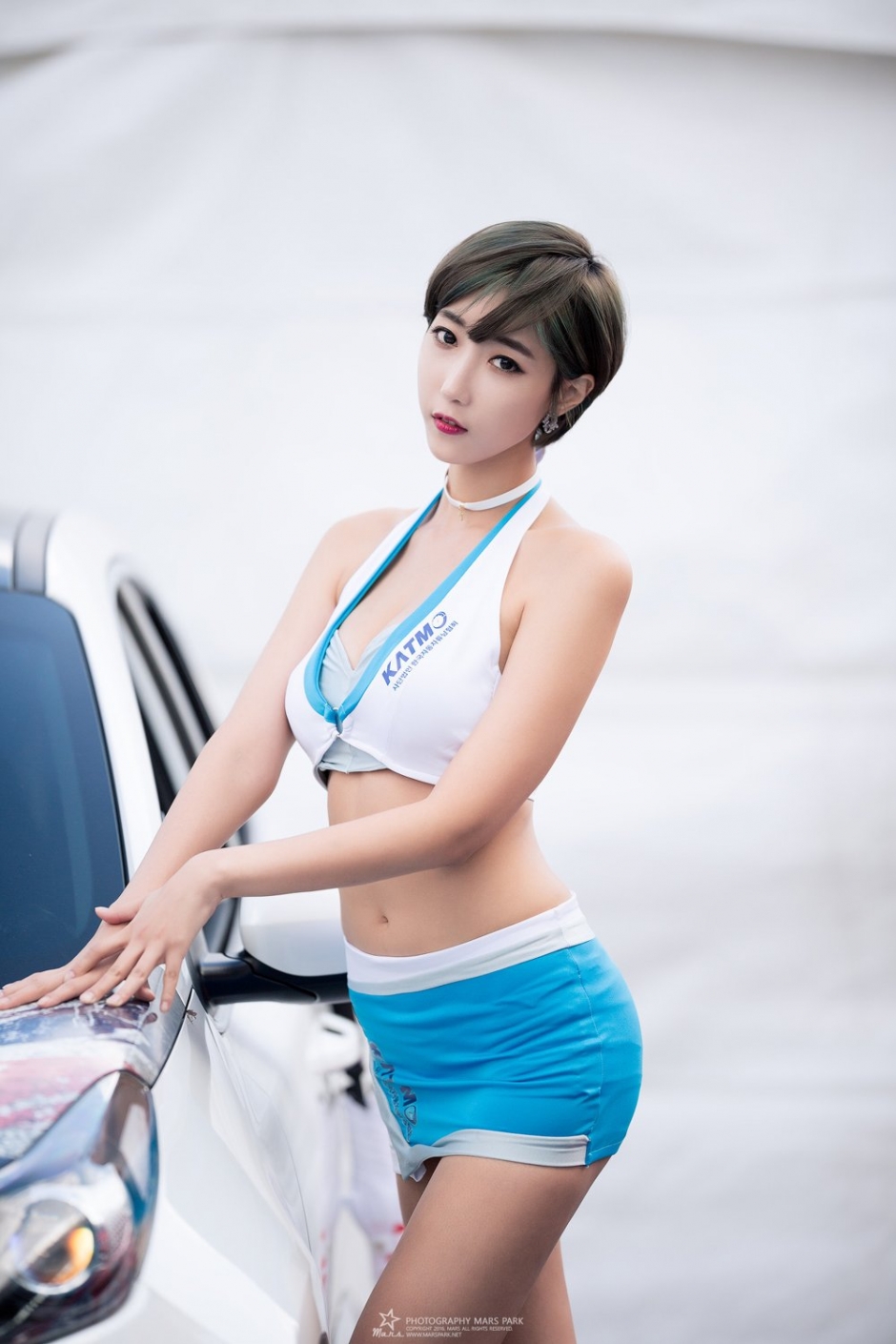 韩国美女柳智雅制服短裙写真长腿迷人