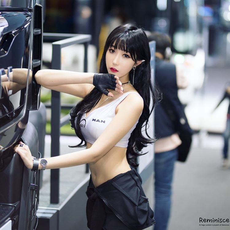 韩国美女柳智雅制服短裙写真长腿迷人