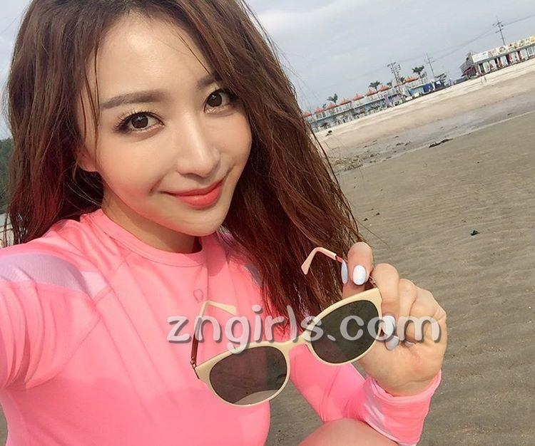 日本美女竹内涉私房美照甜美迷人