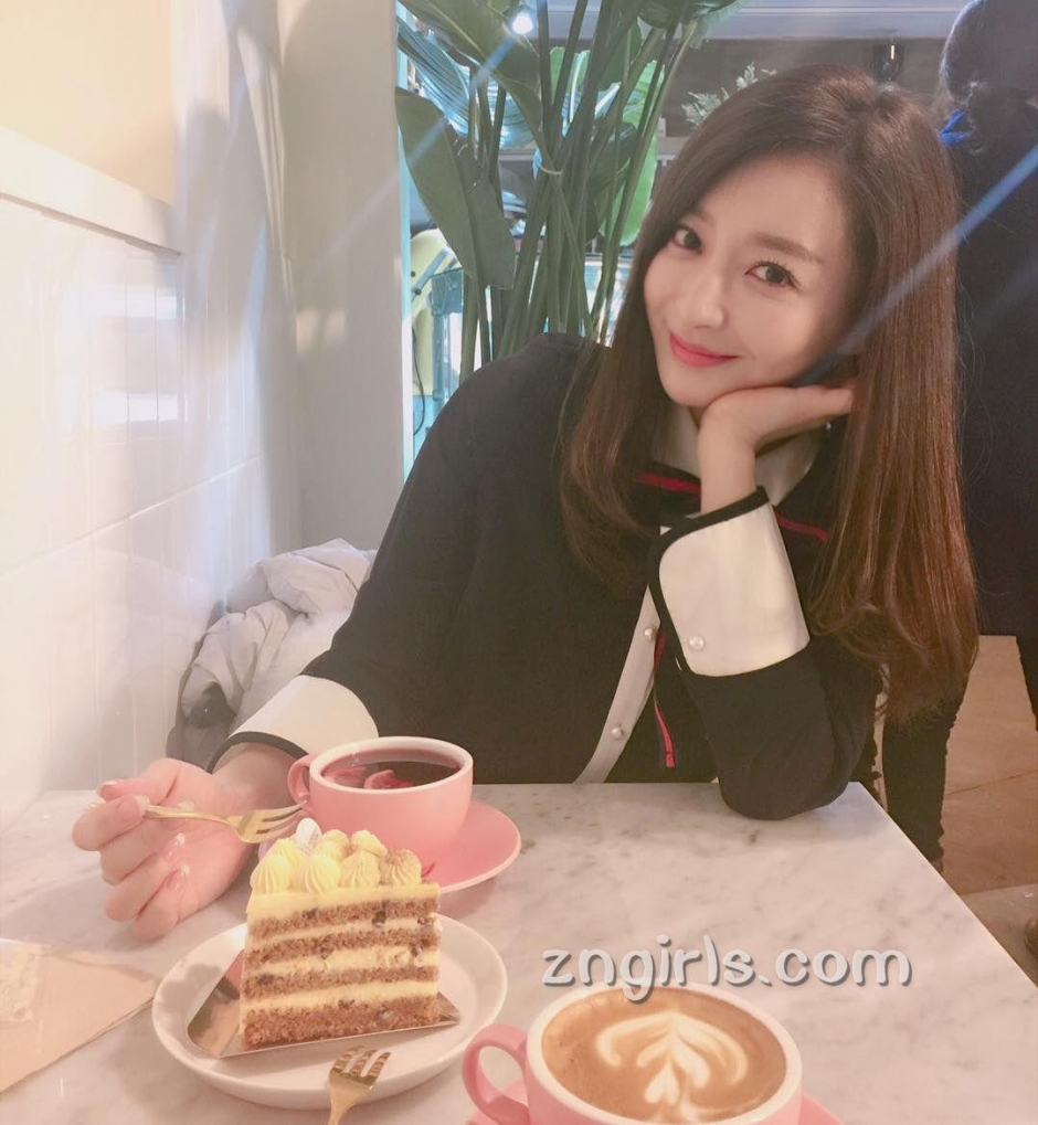 日本美女竹内涉私房美照甜美迷人