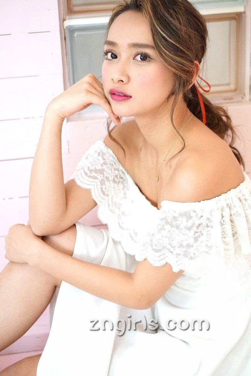 日本美少女望月里佳泳装写真