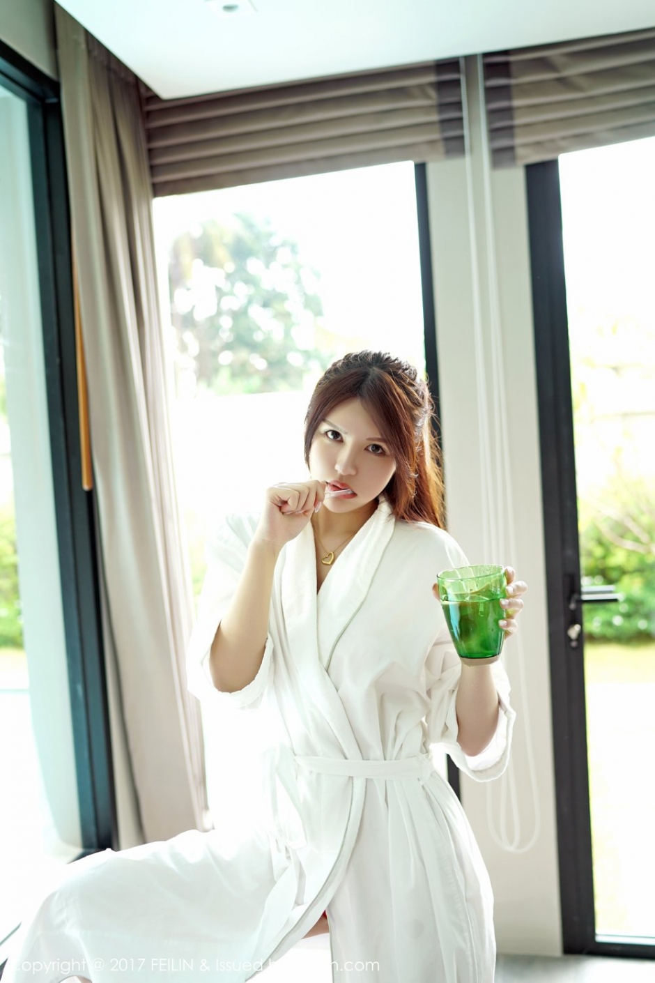 长腿美人PaPa妈咪比基尼性感写真