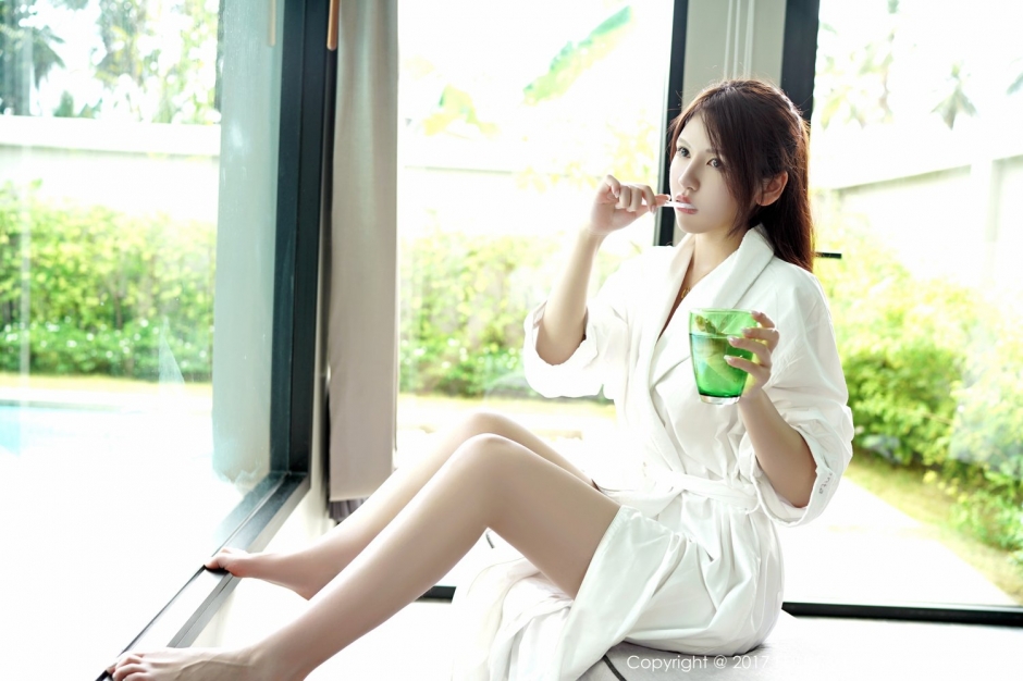 长腿美人PaPa妈咪比基尼性感写真