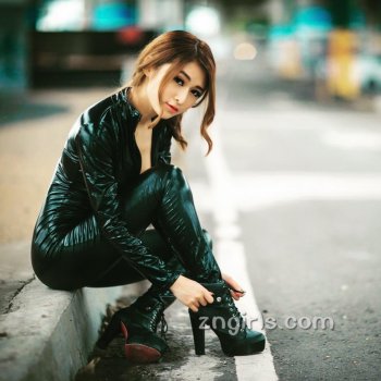 台湾美女安希希性感私房照酥胸诱人