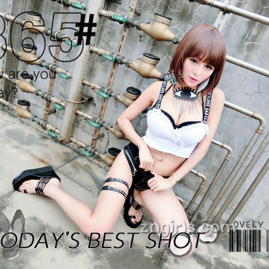 台湾美女安希希性感私房照酥胸诱人