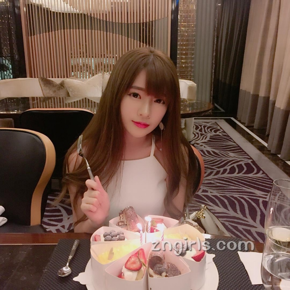 台湾美女简欣汝甜美自拍照白嫩迷人