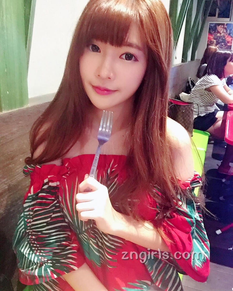 台湾美女简欣汝甜美自拍照白嫩迷人