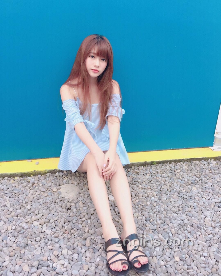 台湾美女简欣汝甜美自拍照白嫩迷人