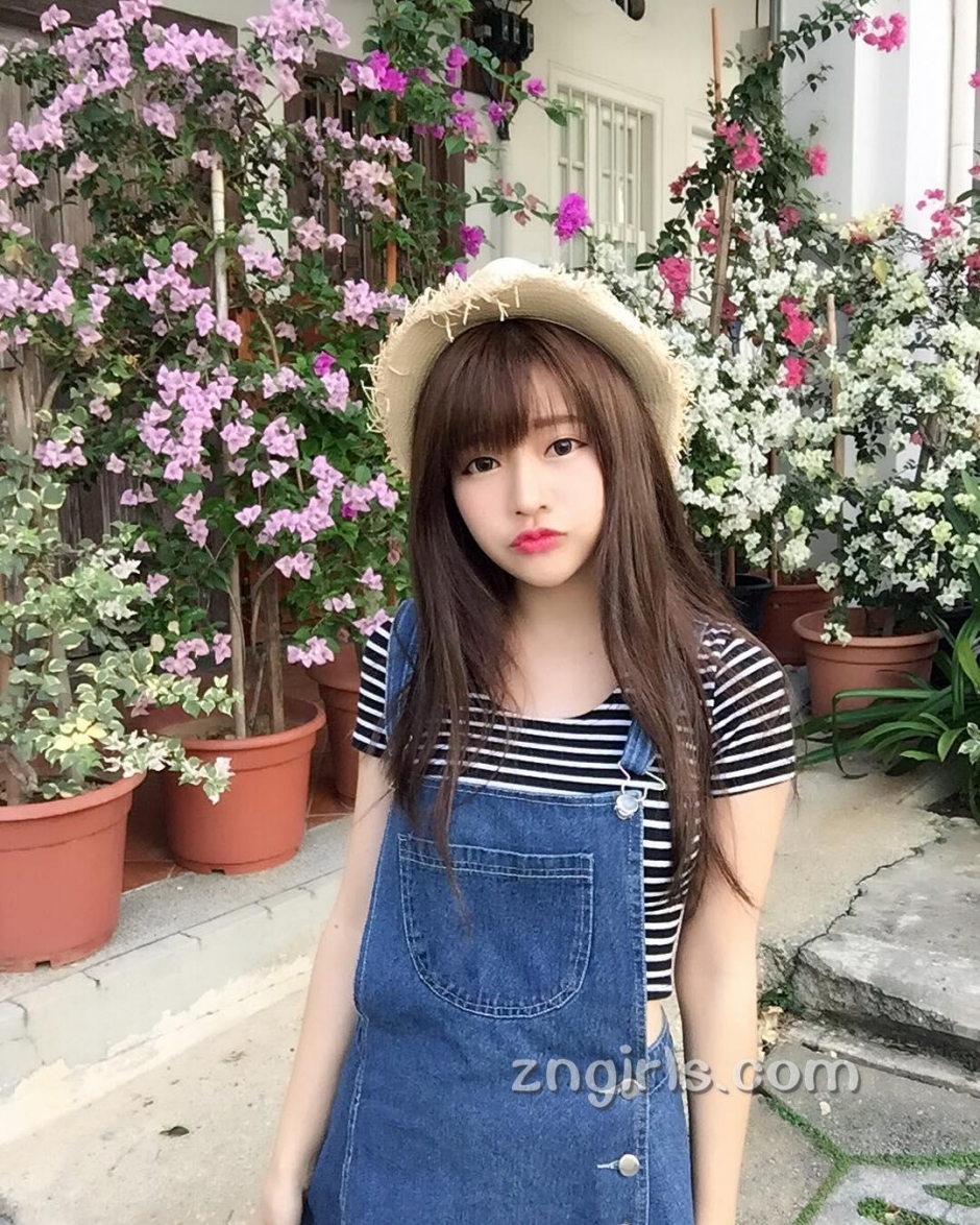 台湾美女简欣汝甜美自拍照白嫩迷人