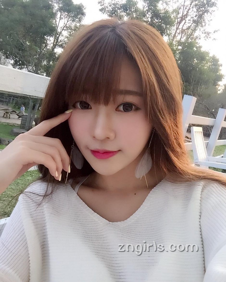 台湾美女简欣汝甜美自拍照白嫩迷人