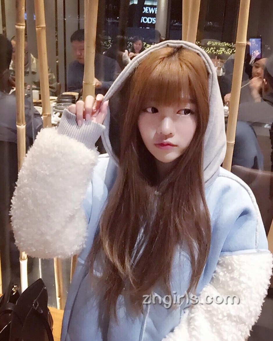 台湾美女简欣汝甜美自拍照白嫩迷人